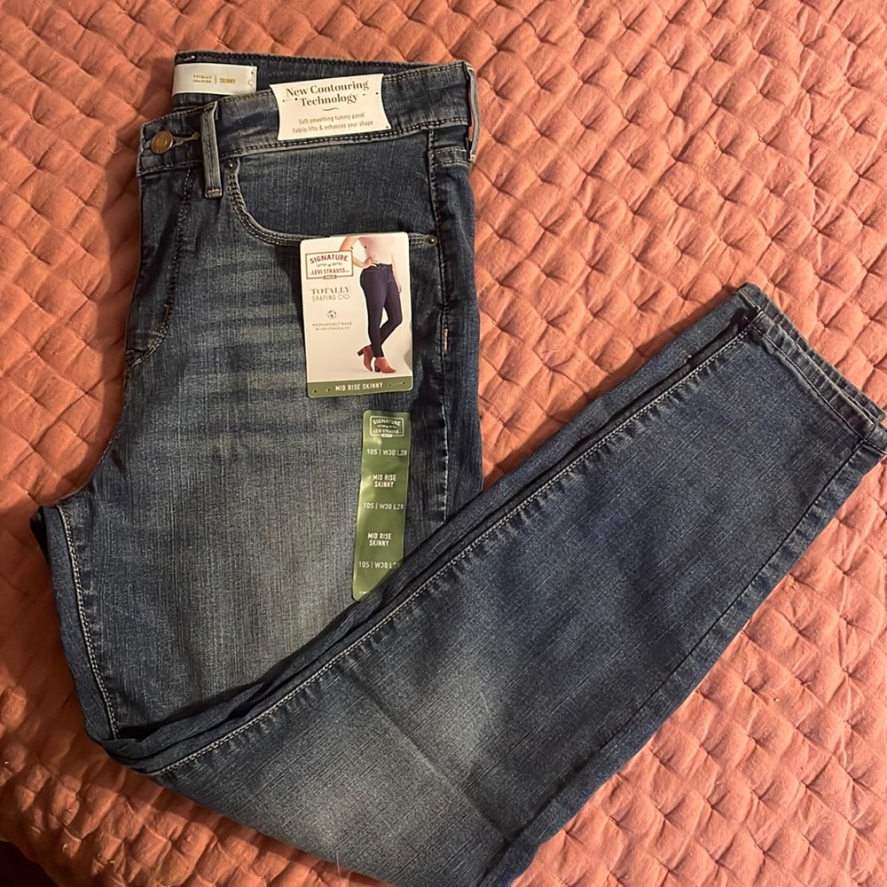 NWT Levi Mid Rise Skinny Jeans